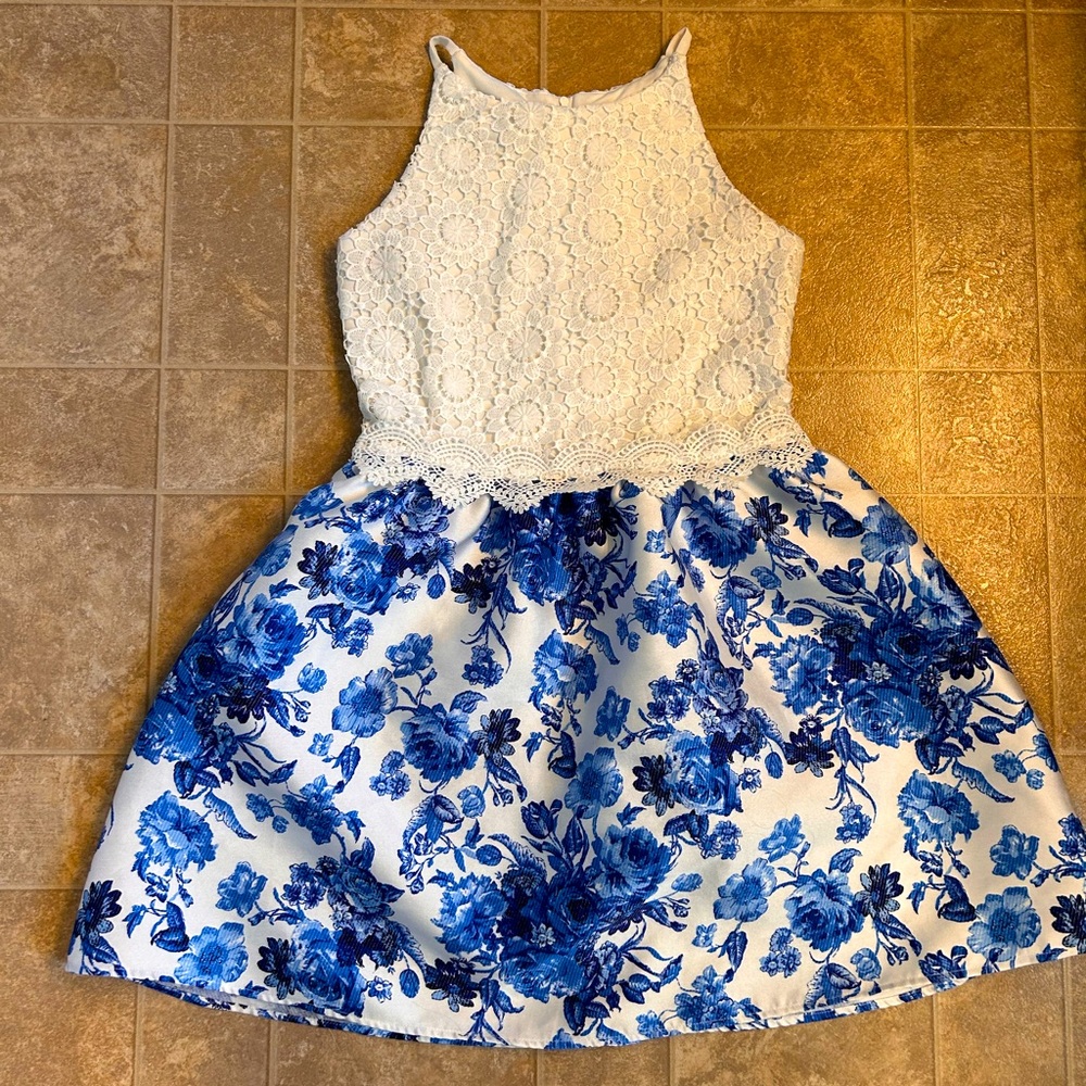 Amy Byer Juniors semi-formal dress. Size 16